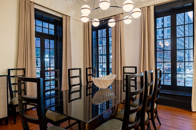 Building Photo - 1011 Canal St