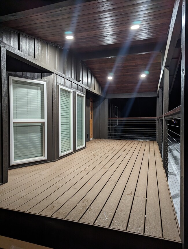 Building Photo - 16867 Whittier Dr