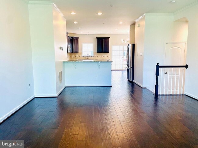 Building Photo - 7120 Beaumont Place