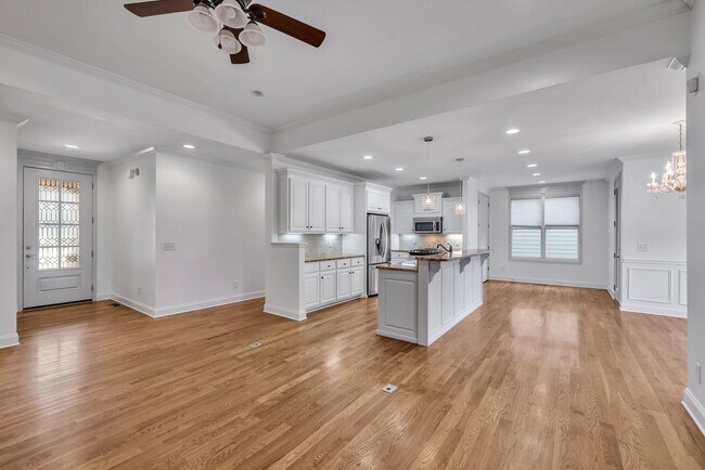Building Photo - Stunning rental home on a premium lot in s...
