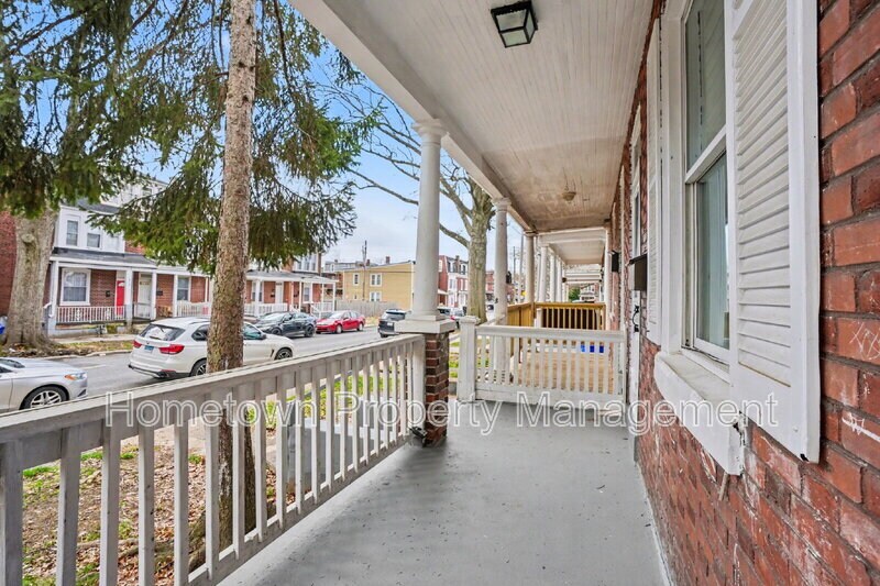 Building Photo - 1814 Boas St