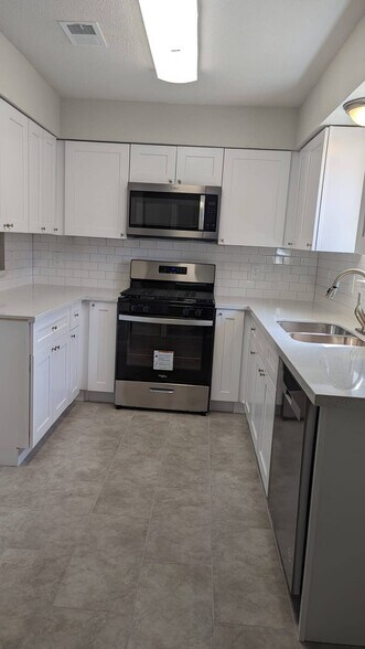 Building Photo - 9814 Thorn St