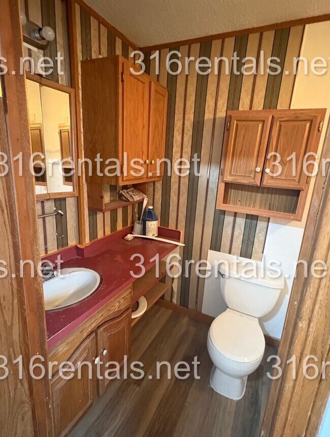 Building Photo - $950 - 3 bed 1 bath - Single Family Home