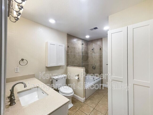 Building Photo - 4870 Lakebird Pl