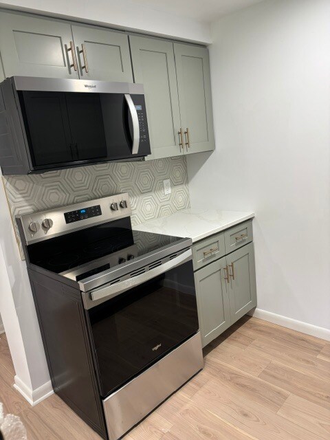 New stove and microwave - 16 Brittany Dr