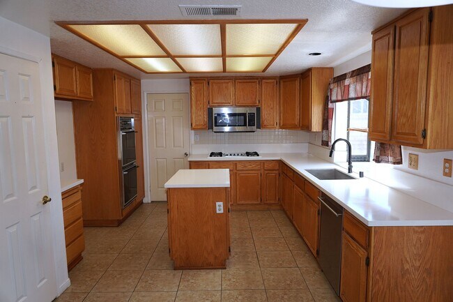 Building Photo - 25955 La Barca Rd