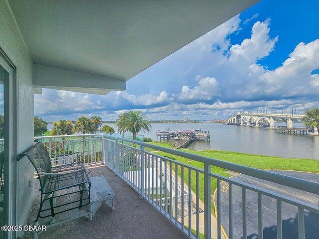 Building Photo - 100 Silver Beach Ave