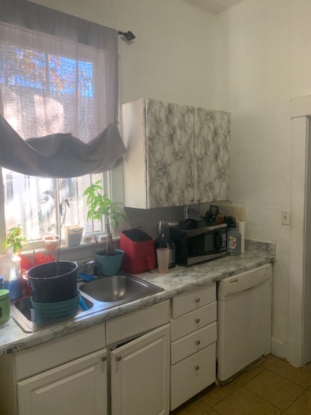 Building Photo - 1014 W 39th St