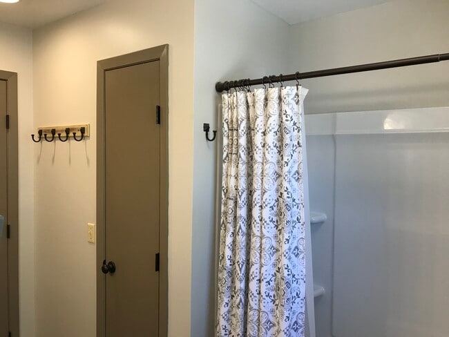 Building Photo - 412 Colby Ct