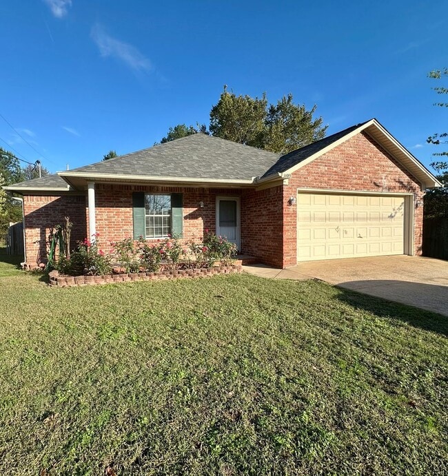 Primary Photo - Welcome to this charming 3-bedroom, 2-bath...