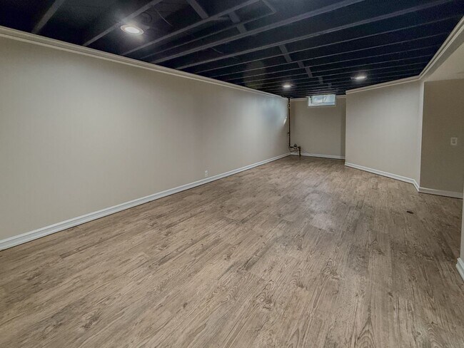 Building Photo - 2710 Pendleton Dr