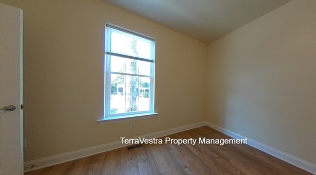 Building Photo - 12 Bedrooms!!!!!! Now showing for 2026-202...