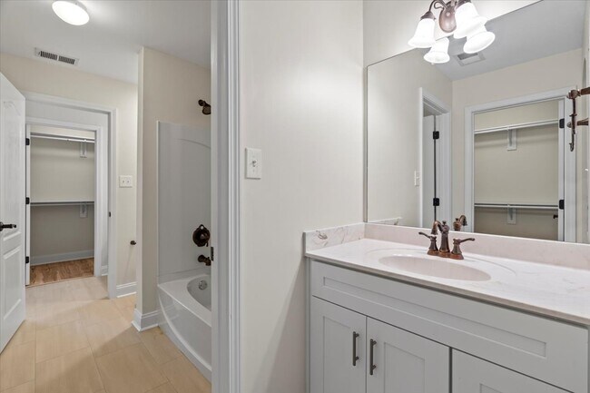 Building Photo - 12123 Brooks River Dr
