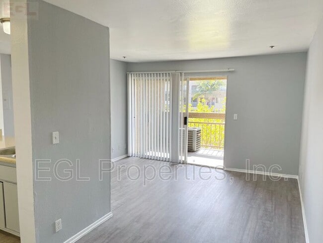 Building Photo - 1507 N Durant St
