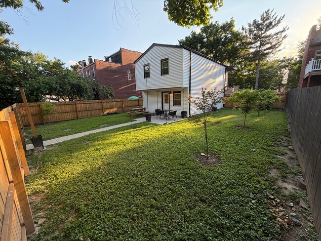 Building Photo - 2250 Jules St