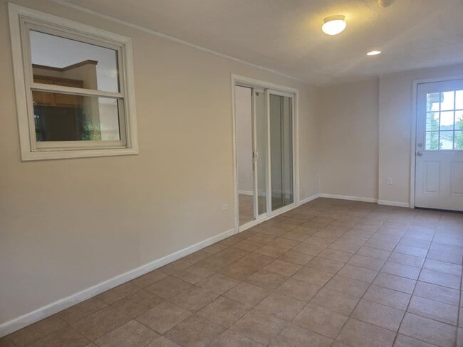 Building Photo - 601 Tall Grass Dr