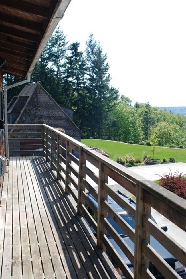 Building Photo - 1 bedroom 1 bath Apartment Camano MIL