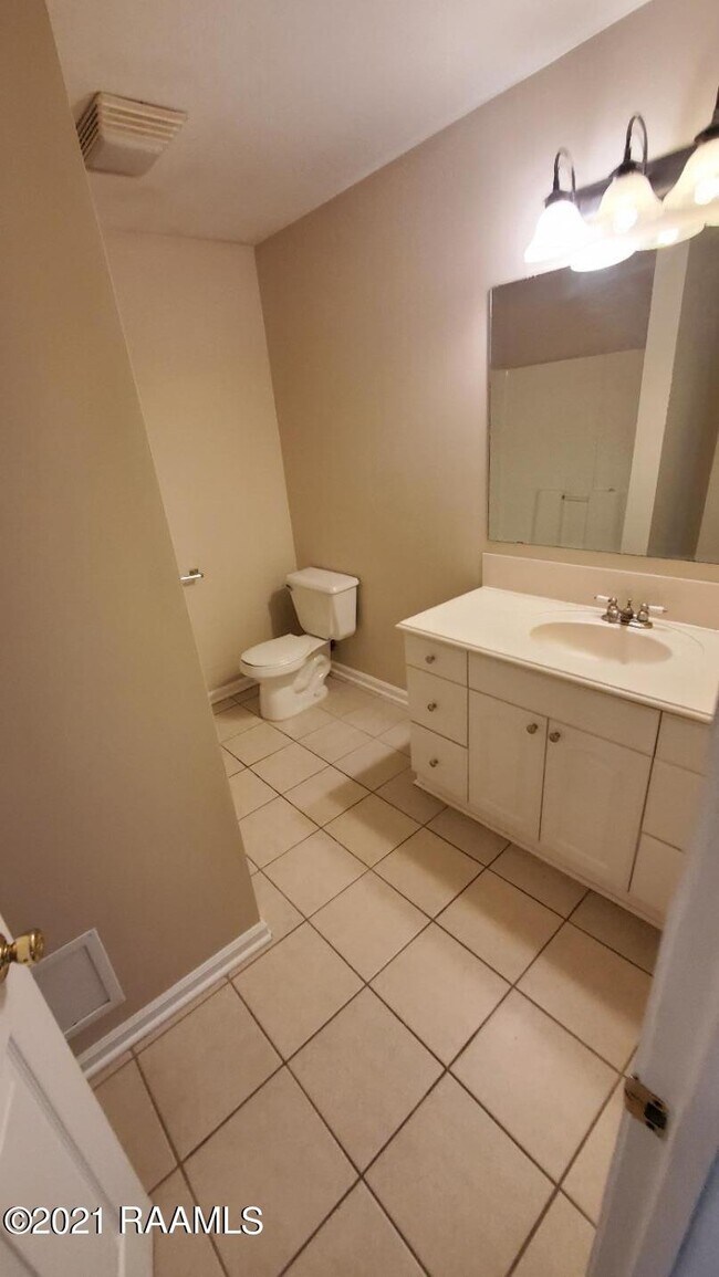 Building Photo - 122 Earline Dr