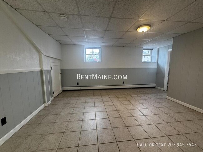 Building Photo - 281 Main St