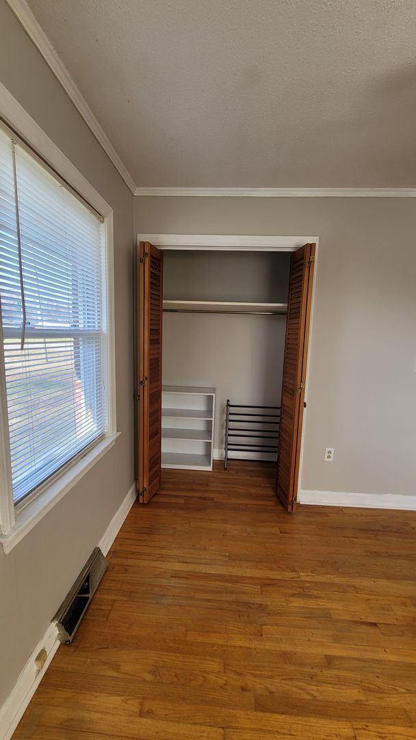 Building Photo - 206 Columbia Ave