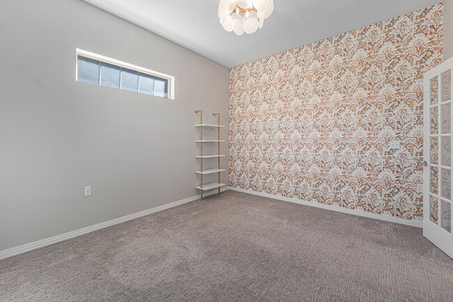 Building Photo - 3 bed/3 bath Amazing House close to Stanle...