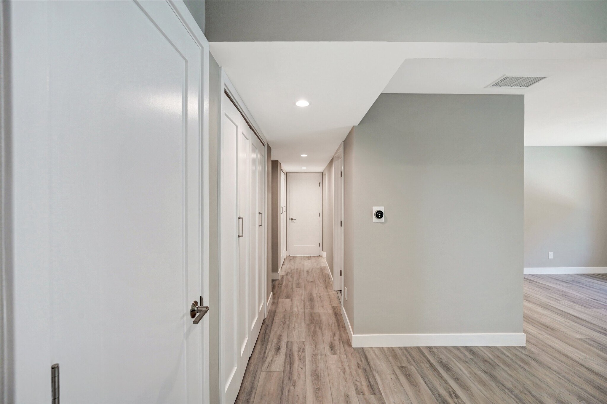 Building Photo - 5346 Tyrone Ave