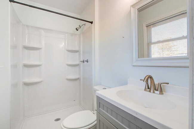 Building Photo - 605 Michigan Ct