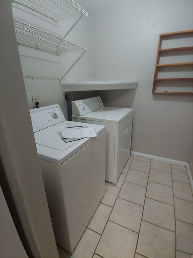 Building Photo - 2 BR / 2 BA Single Family Home