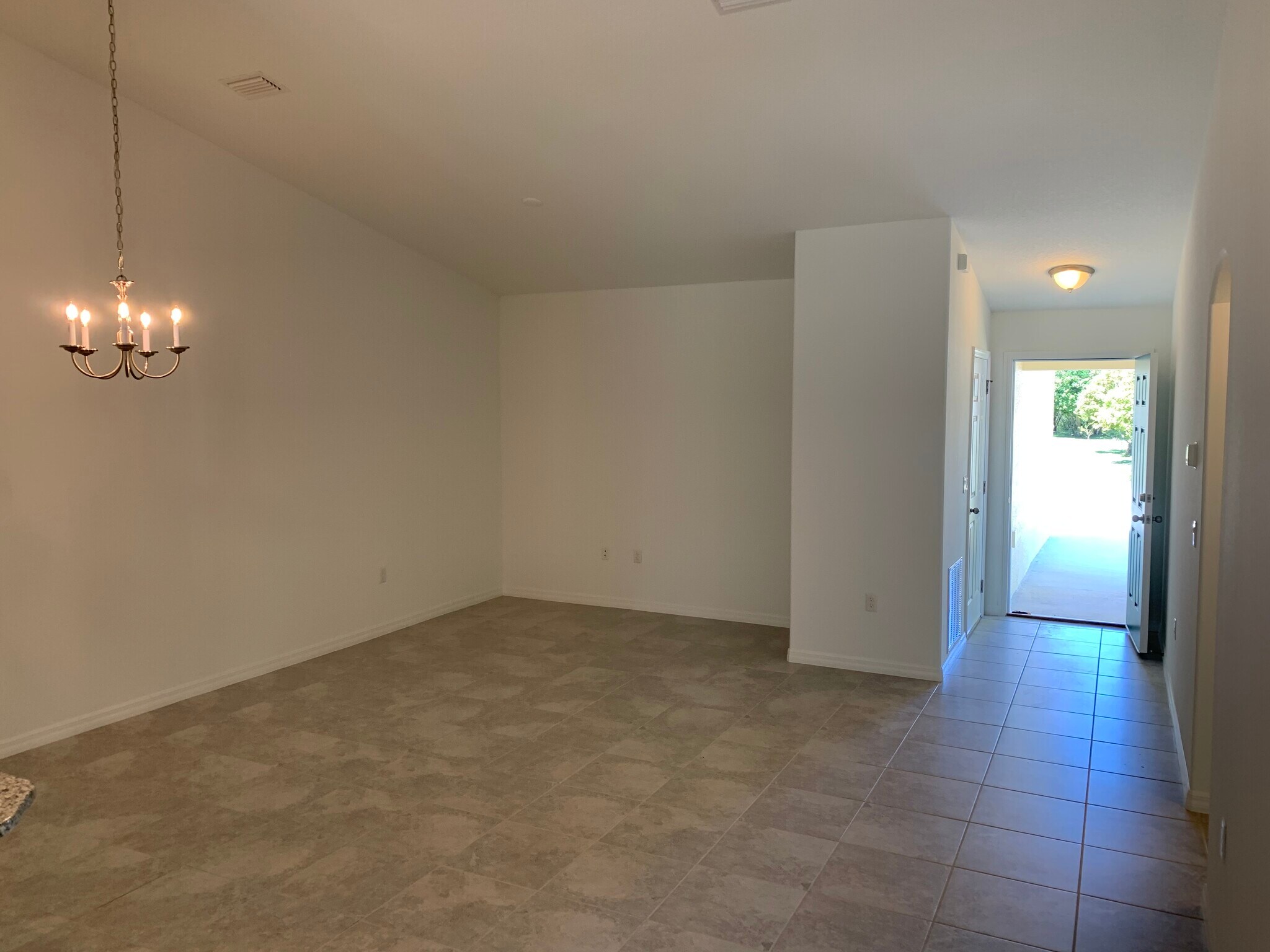 Building Photo - 124 Plain View Dr