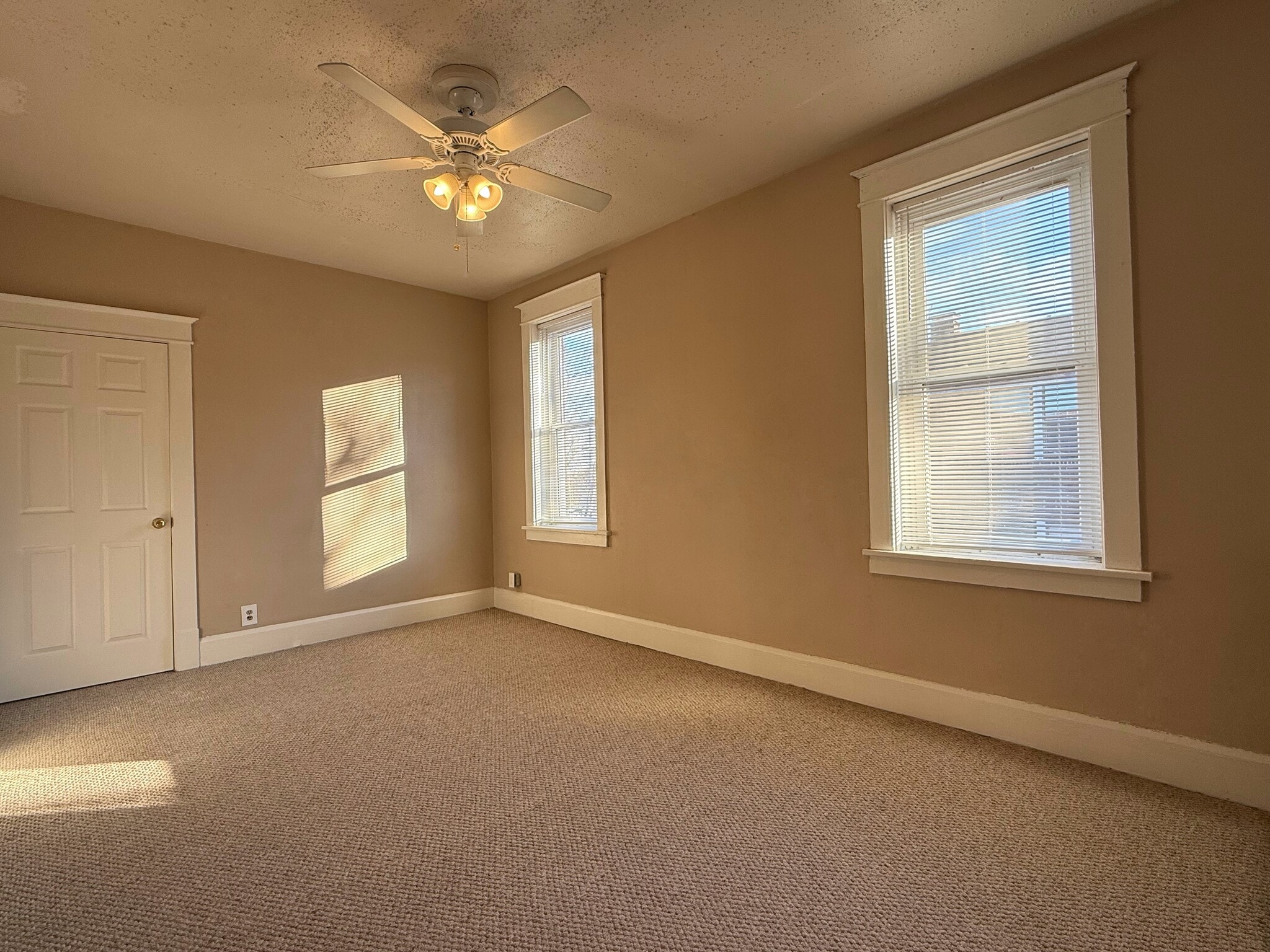 Building Photo - 1324 McCausland Ave