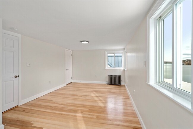 Building Photo - 157 Lake Ave