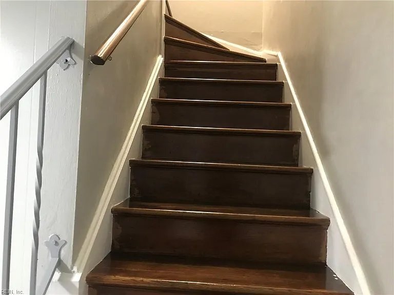 Building Photo - 5775 W Hastings Arch