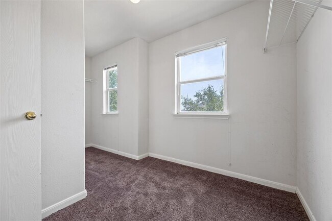 Building Photo - 1106 Vernage Rd