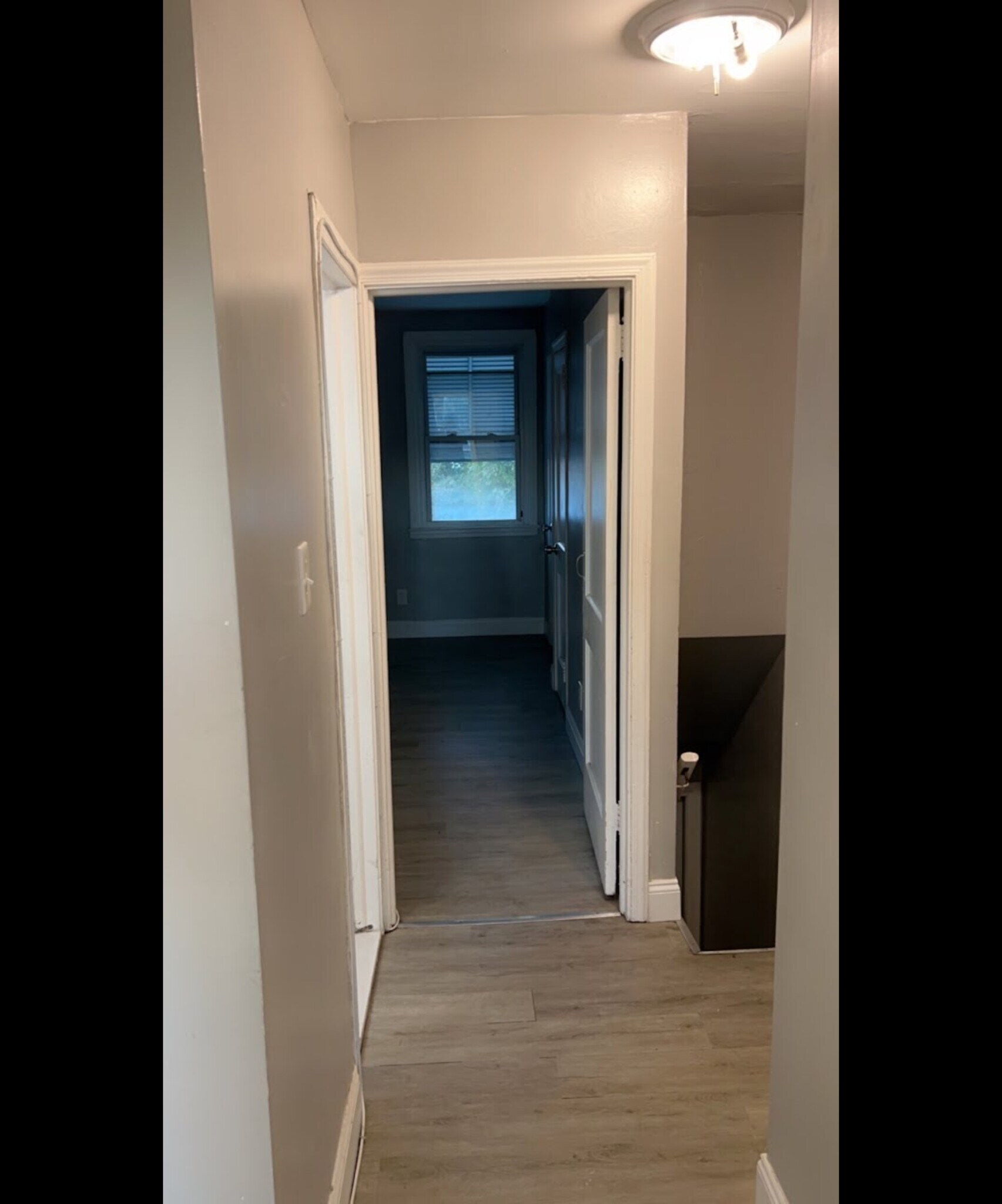 Hallway/corridor - 5931 N Warnock St