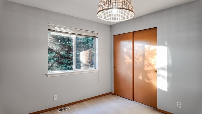 Building Photo - Spacious 4-Bed Home in East Meridian