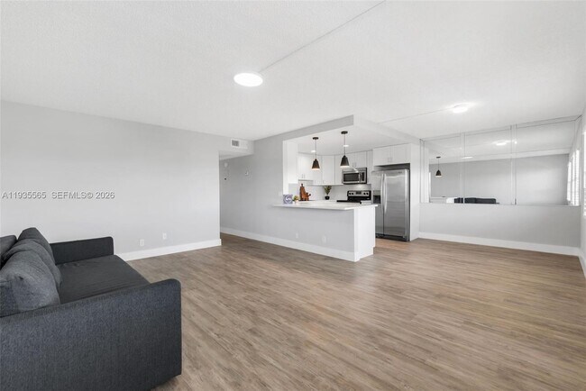 Building Photo - 4025 Yarmouth E