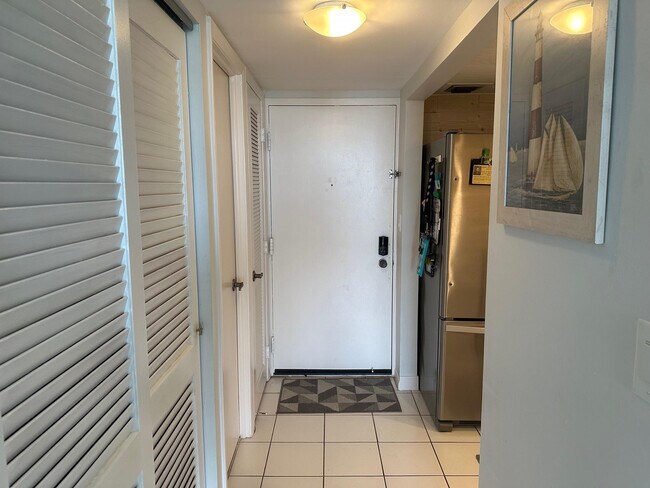 Building Photo - 1009 N Ocean Blvd