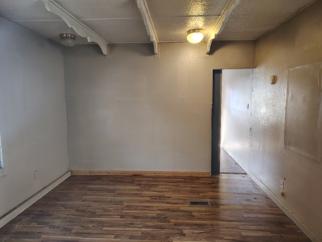 Building Photo - 1005 Oak St
