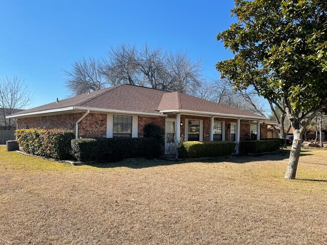 Side - 1711 Iris Cir