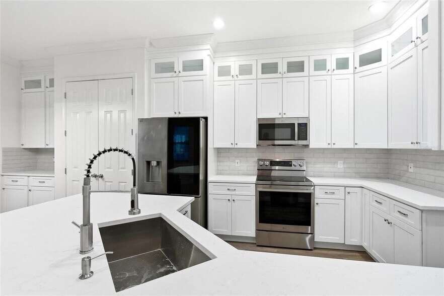 Building Photo - 912 Waterside Dr