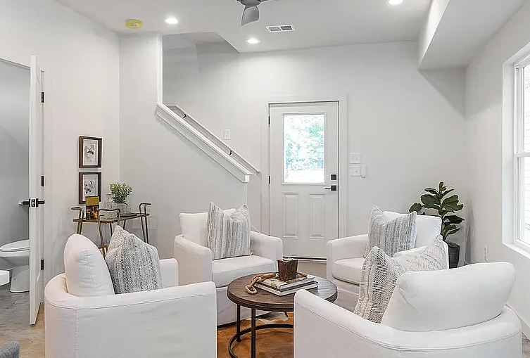 Building Photo - 5808 Knight St