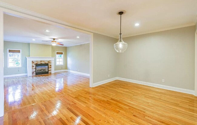 Building Photo - 3705 W Barcelona St
