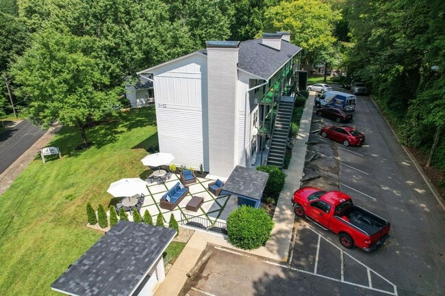 Building Photo - Modern Furnished Studio in NW Hickory | Flexible Lease Terms Available