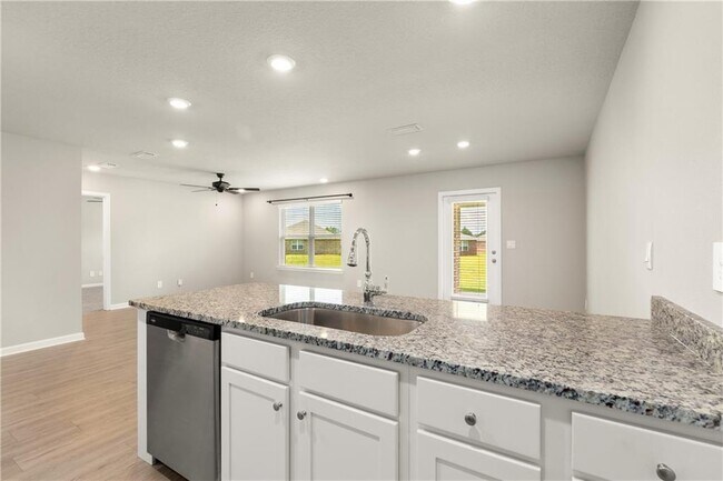 Building Photo - 2613 Windmere Dr E