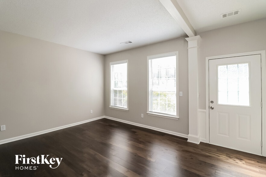 Building Photo - 753 Weybourne Ct NE