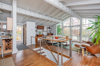 Building Photo - 1099 Springs Fireplace Rd