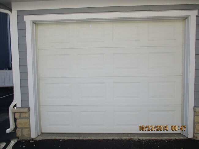 Building Photo - Traditions at Powell