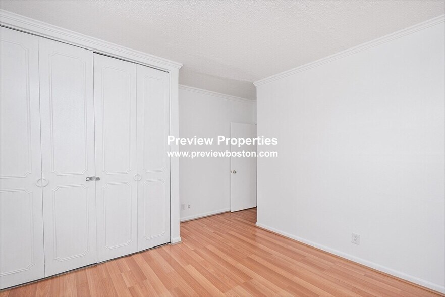 Building Photo - 248 Kelton St