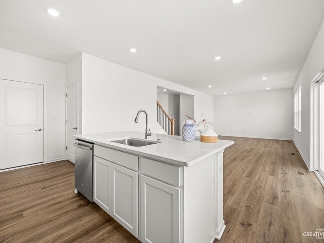 Building Photo - 421 Hathaway Ln