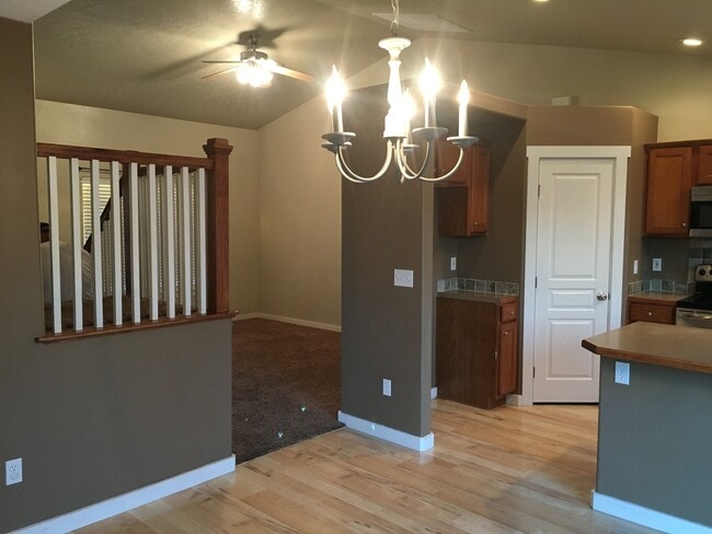 Building Photo - Perfect 4 bed 2.5 ba home in the desirable...